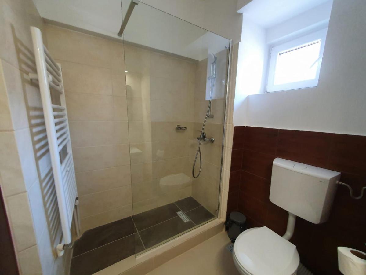 Petrosani Camere De Inchiriat - Hotel Petroshani Srl Dış mekan fotoğraf