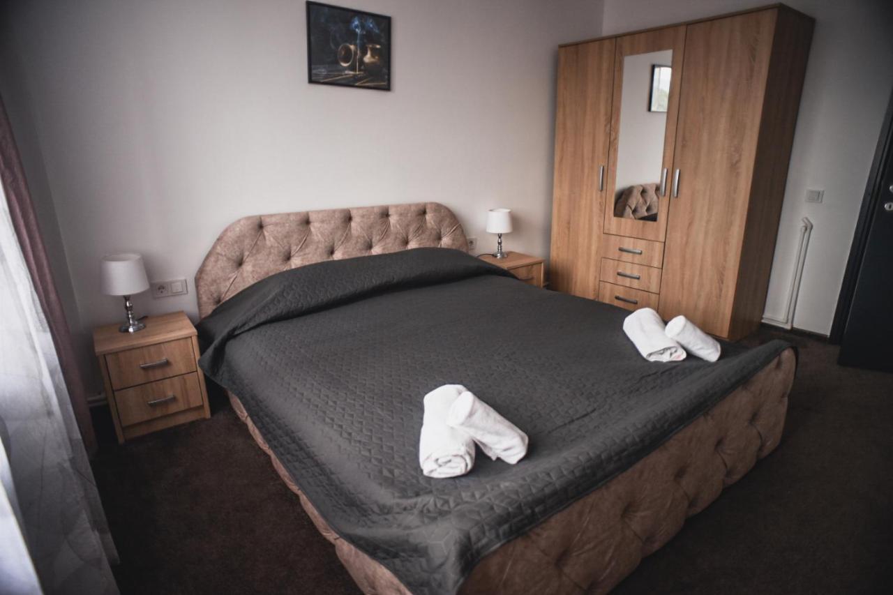 Petrosani Camere De Inchiriat - Hotel Petroshani Srl Dış mekan fotoğraf