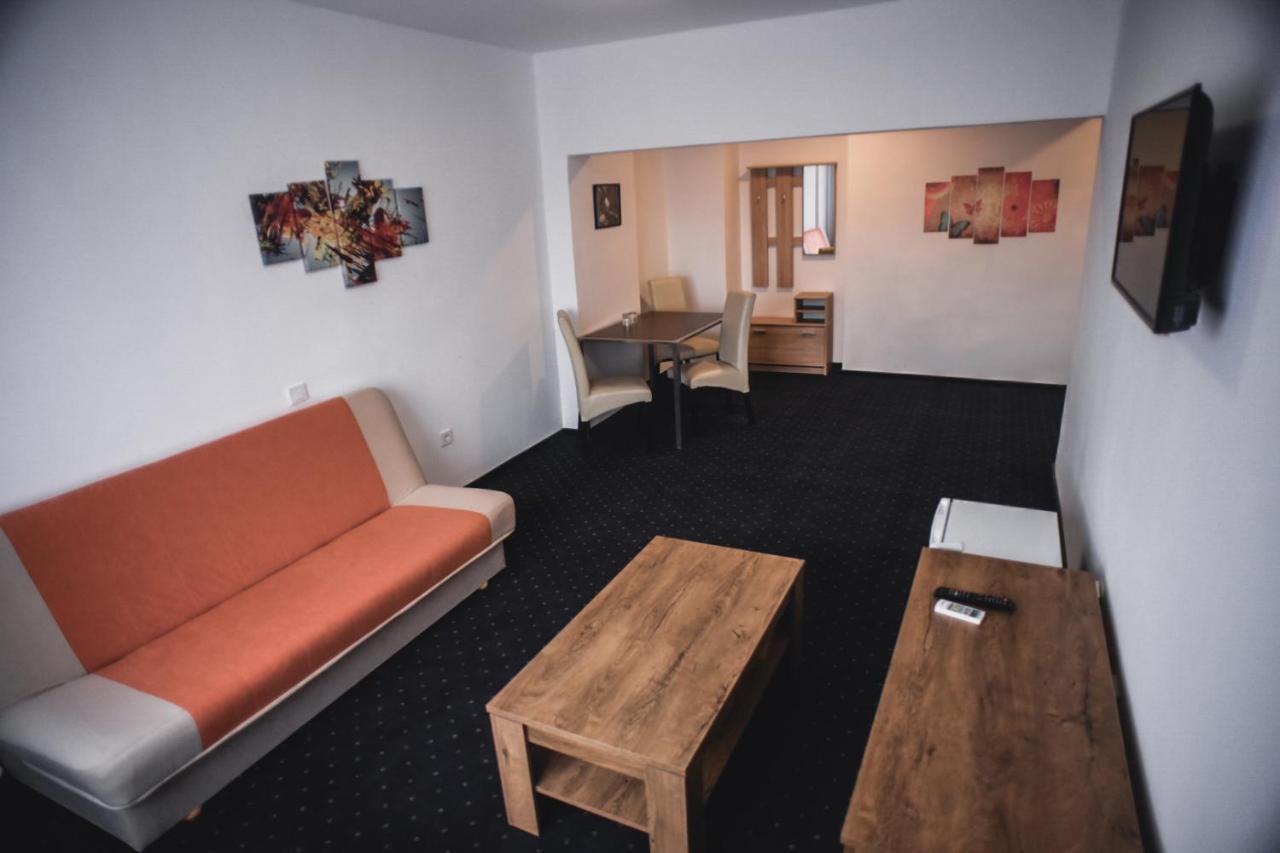 Petrosani Camere De Inchiriat - Hotel Petroshani Srl Dış mekan fotoğraf