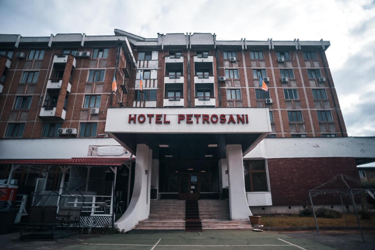 Petrosani Camere De Inchiriat - Hotel Petroshani Srl Dış mekan fotoğraf