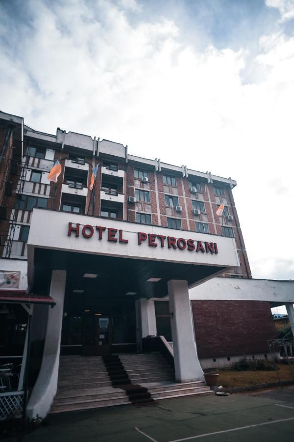 Petrosani Camere De Inchiriat - Hotel Petroshani Srl Dış mekan fotoğraf