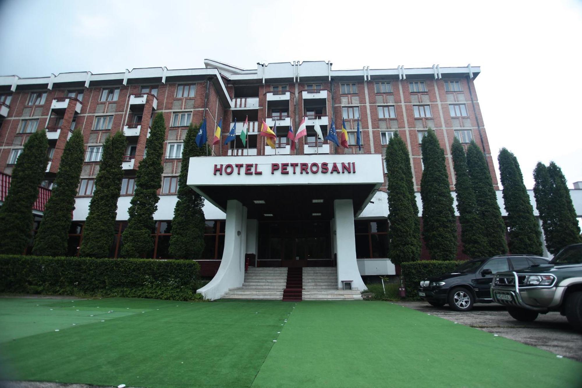 Petrosani Camere De Inchiriat - Hotel Petroshani Srl Dış mekan fotoğraf