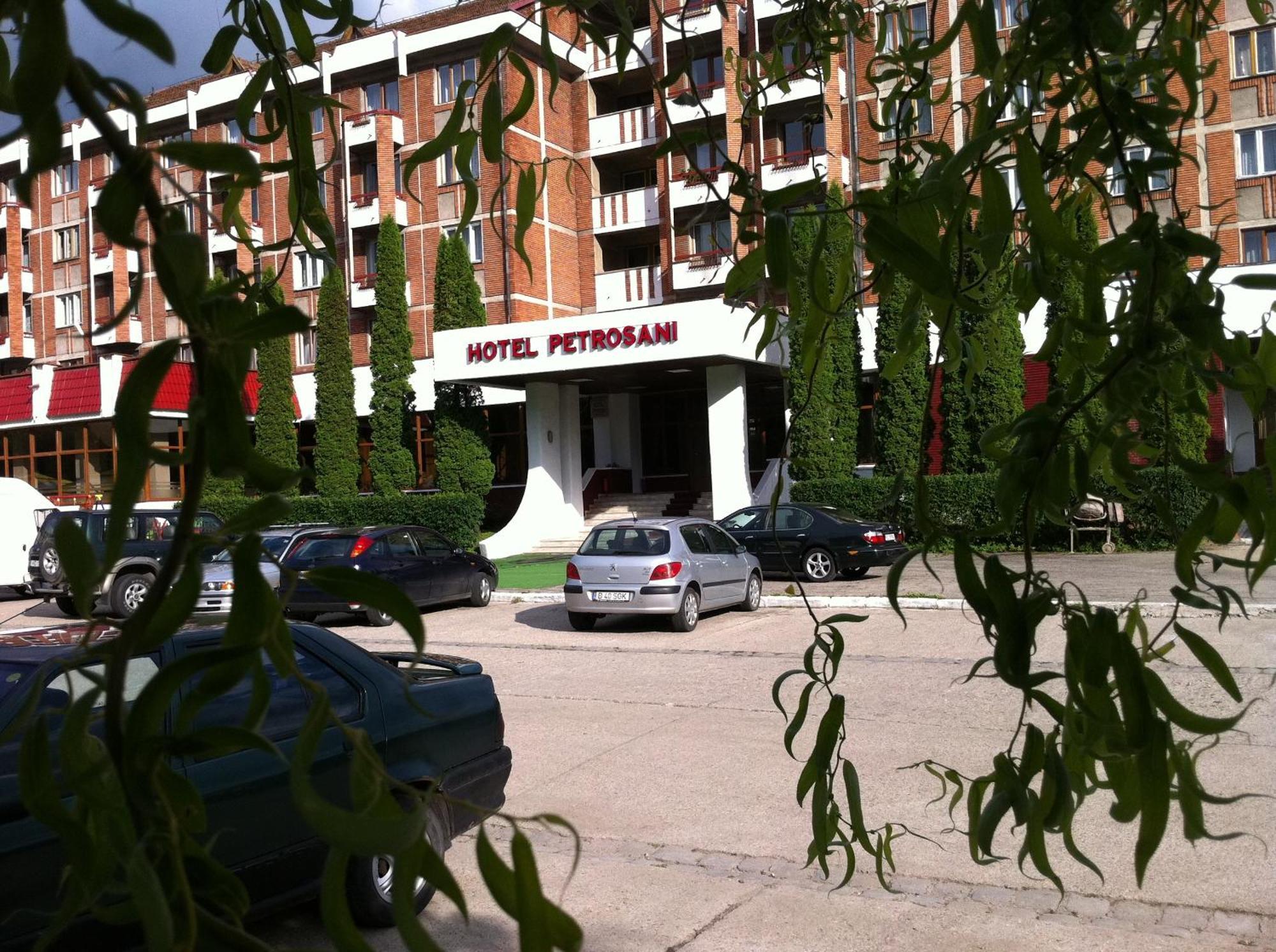 Petrosani Camere De Inchiriat - Hotel Petroshani Srl Dış mekan fotoğraf